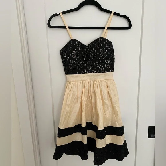 Dress - Picture 2 of 3